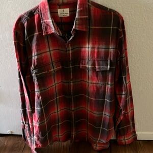 Mutual Weave Men’s flannel button up shirt